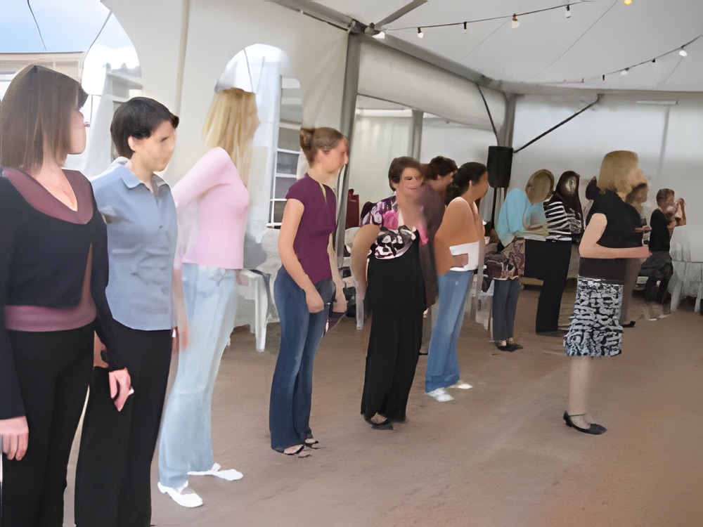 Un groupe en cours collectif de danse